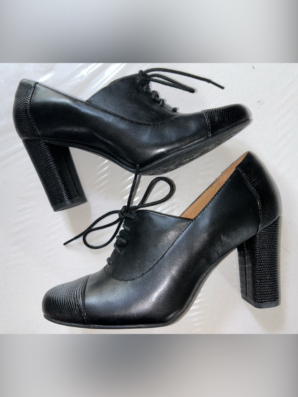 NWOB Indigo by Clarks "Loyal Aster" Black Leather Lace-Up Oxford Heels